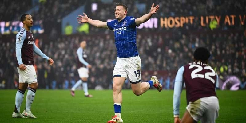 Cạnh tranh đội hình và lý do Liam Delap có thể rời Chelsea